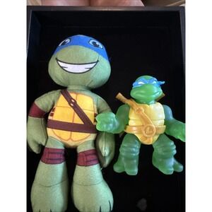 TEENAGE MUTANT NINJA TURTLES‎ 7" Plush Leonardo And Stretch Figure. 4032